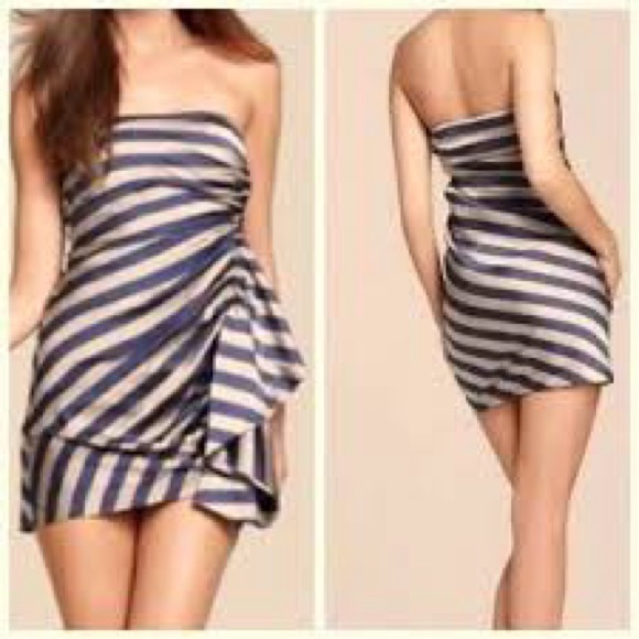 BCBGMaxAzria Dresses & Skirts - BCBGMaxAzria strapless cocktail dress